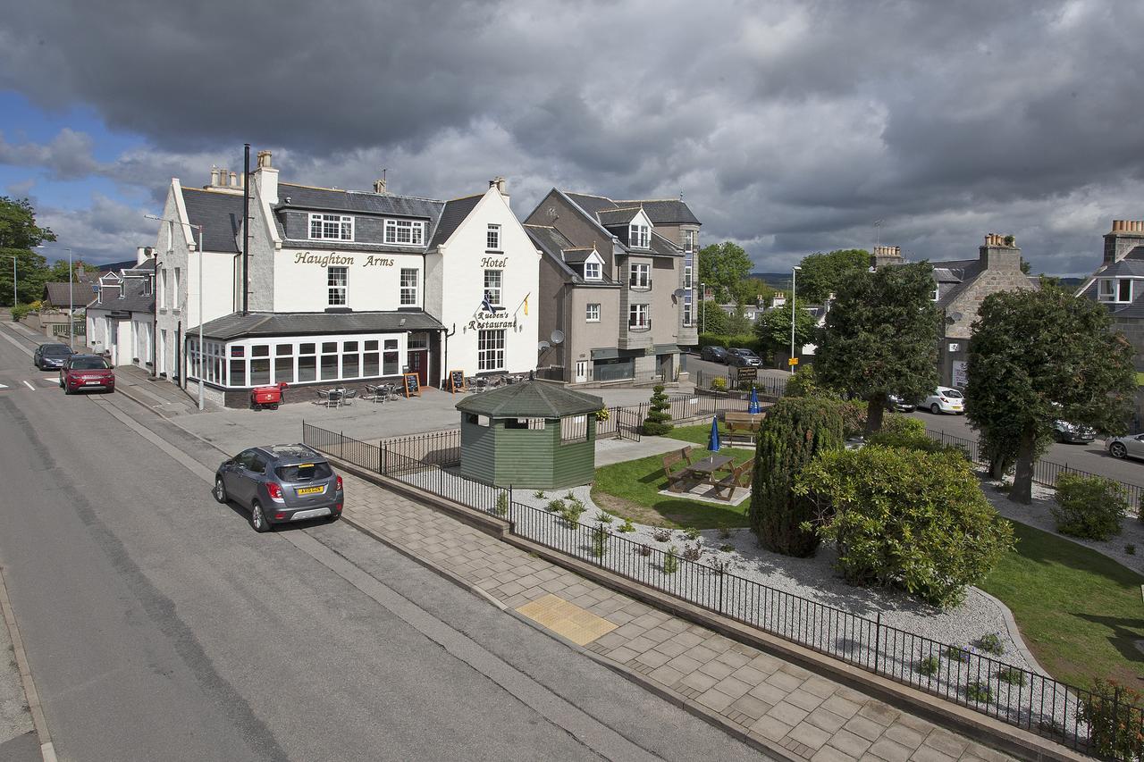 Haughton Arms Hotel Alford  Bagian luar foto